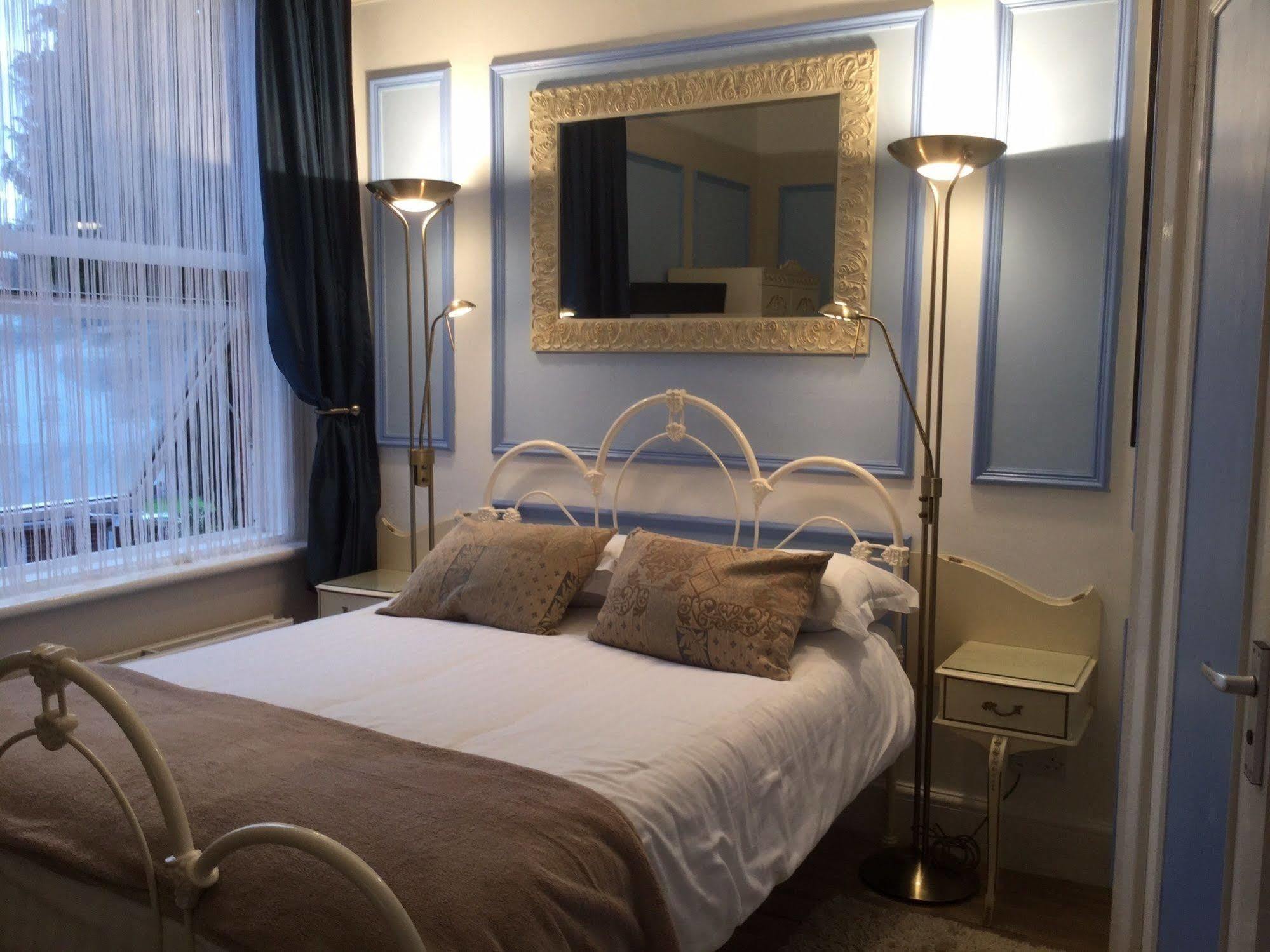 The Groveside Guest House 시드머스 외부 사진